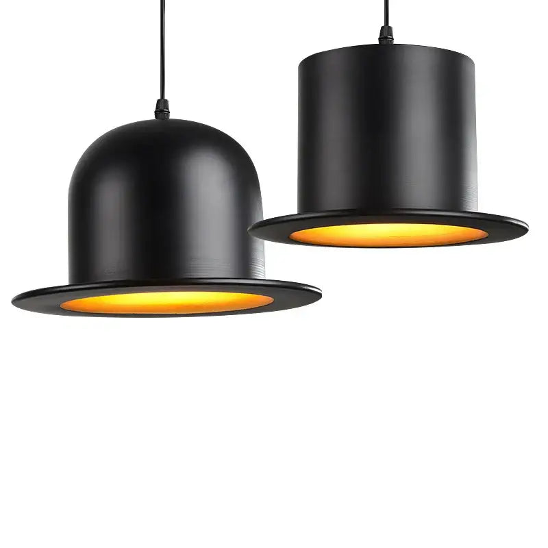 Suspension luminaire métal noir avec réflecteur doré chaleureux