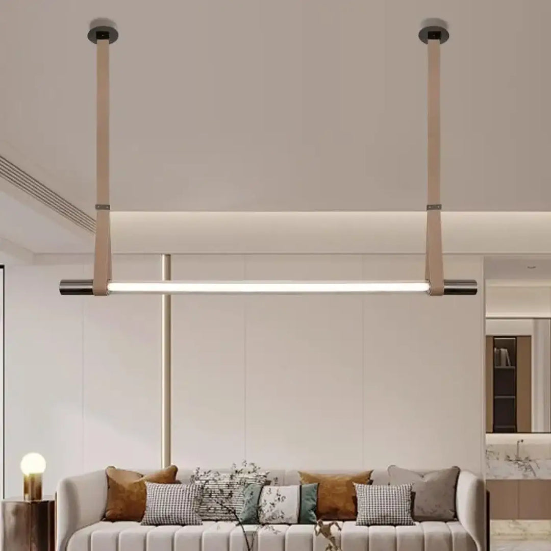 Suspension luminaire modern minimaliste avec barre led rectangulaire allongée en lumière blanche chaude suspendue par sangles en tissu beige