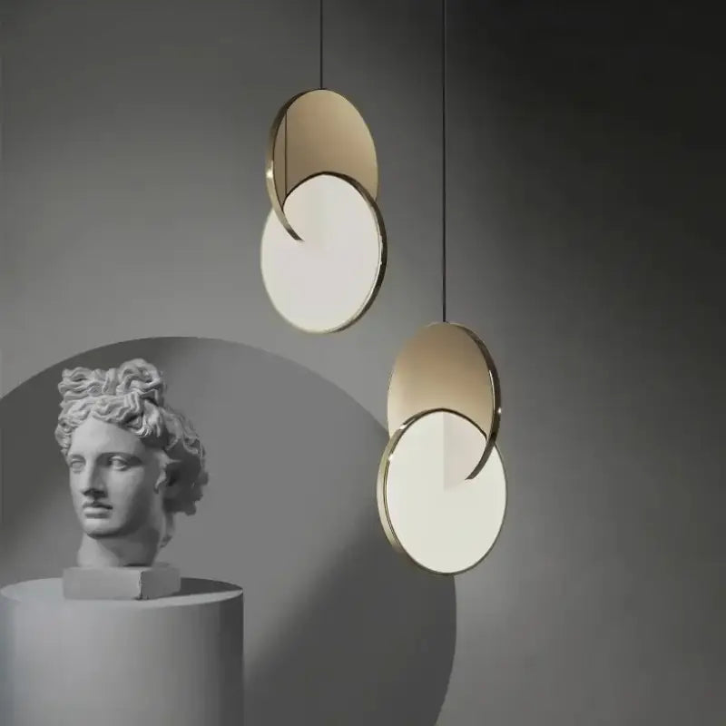 Suspension Luminaire Minimaliste Avec Un Disque Aluminium Acrylique