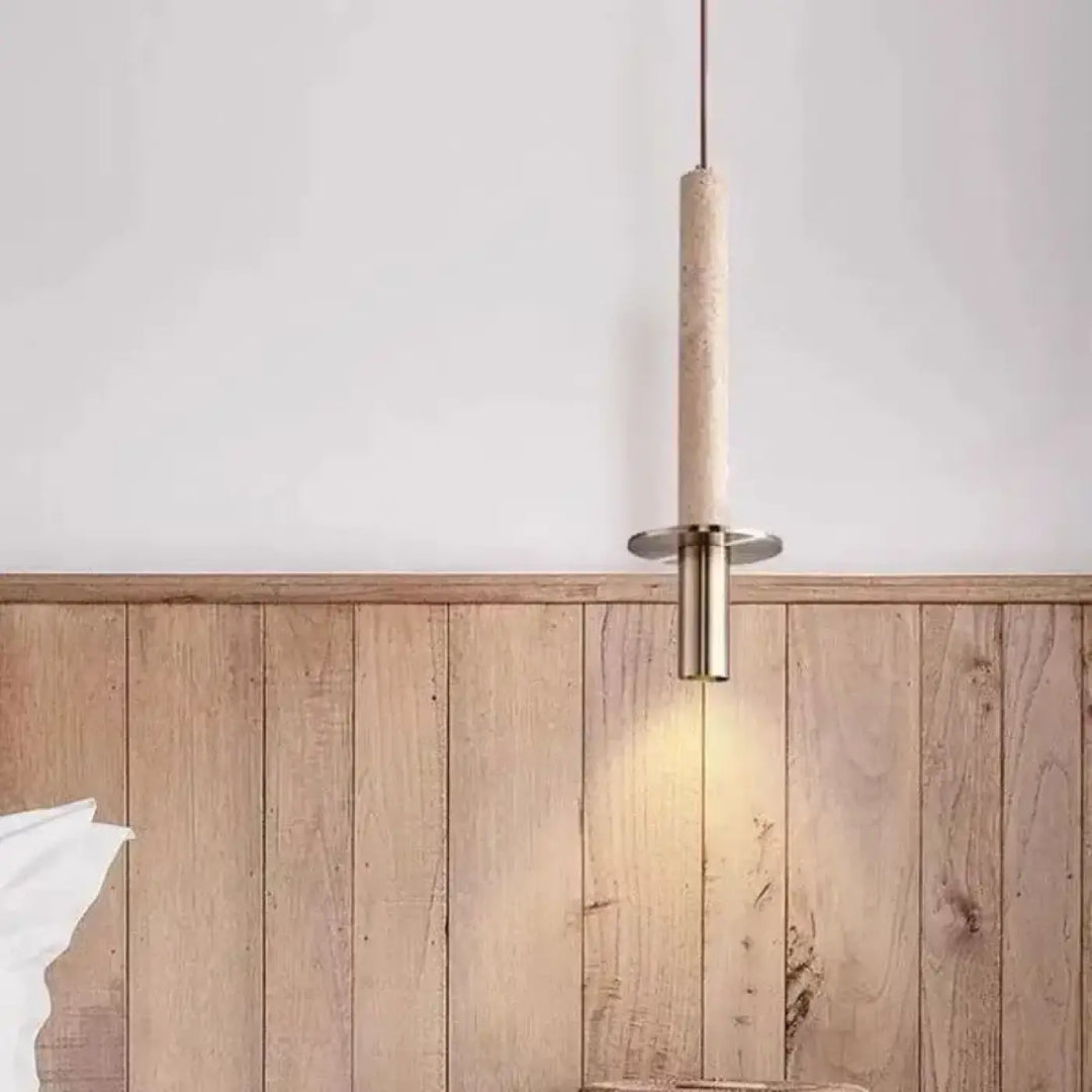 Suspension luminaire minimaliste alva avec corps en pierre naturelle beige cylindrique et accents en laiton poli pour décoration intérieure