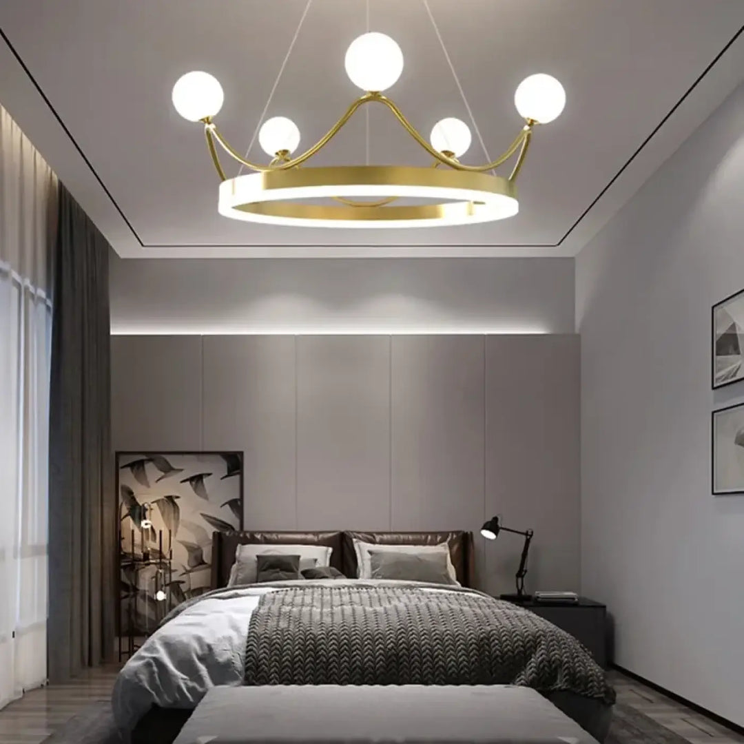 Suspension Luminaire Moderne Design Doré Avec Boules Blanches

