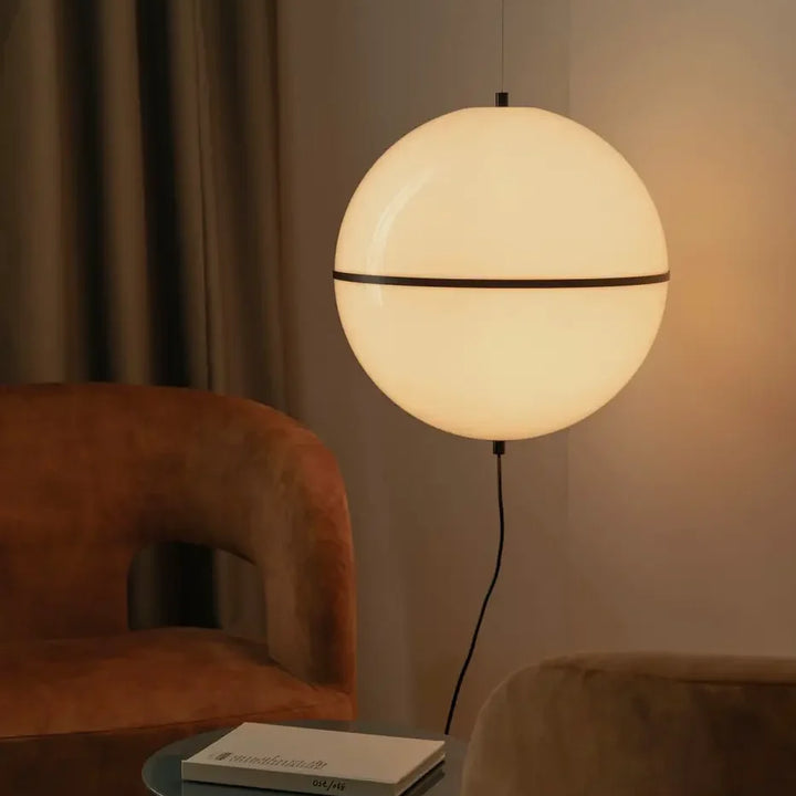 Suspension Dome M avec interrupteur dans un intérieur