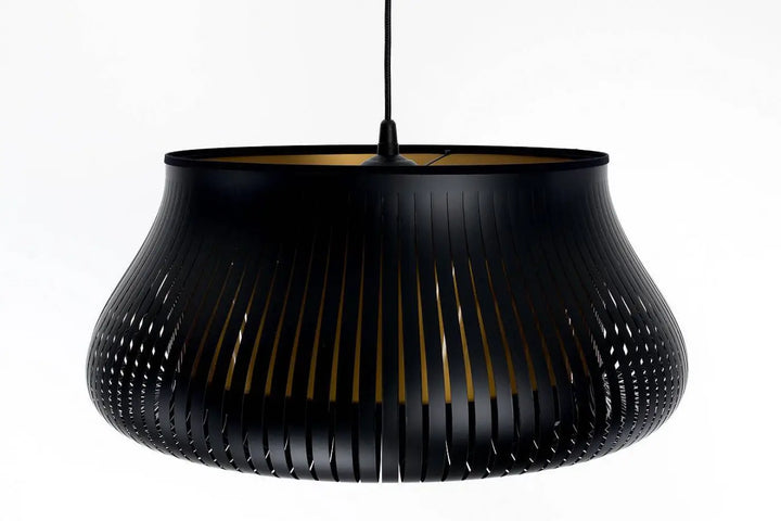 Suspension luminaire oblo noir doré avec design moderne à lanières verticales et lumière intérieure dorée chaleureuse