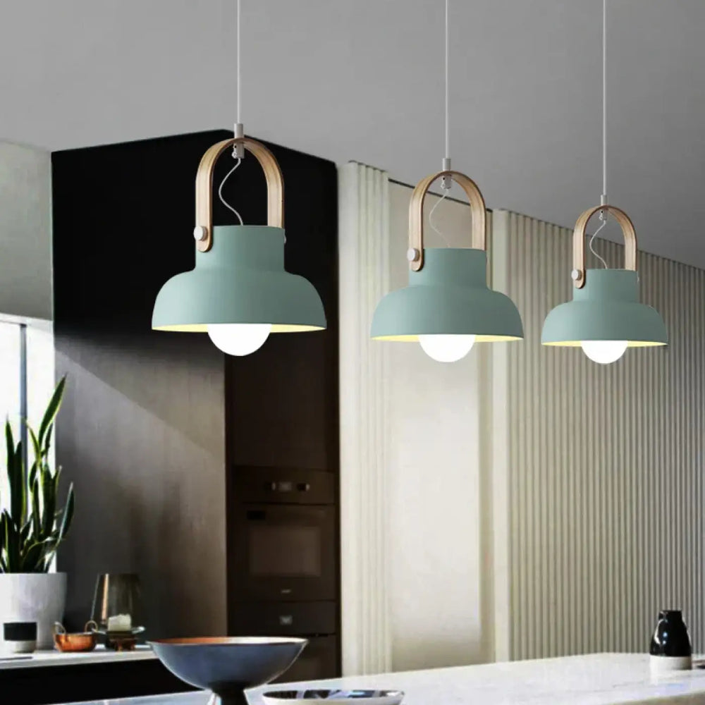 Suspension luminaire nordique vert pastel avec bois design