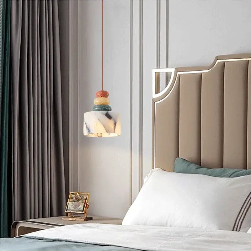 Suspension luminaire en pierre naturelle colorée aspect brut