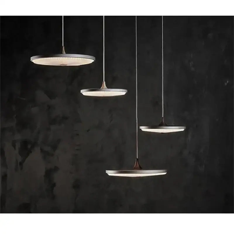 Suspension luminaire ronde design moderne en noir et blanc