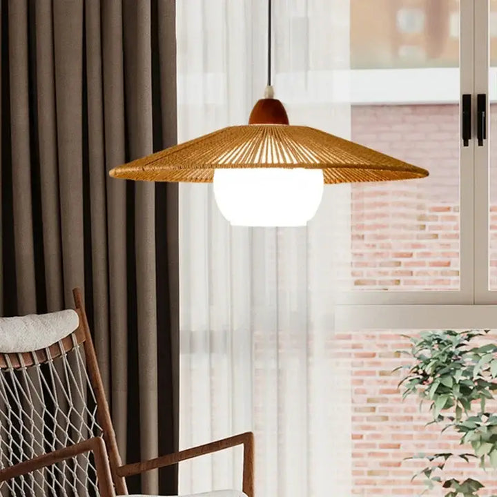 Suspension luminaire en rotin avec abat-jour blanc au style naturel