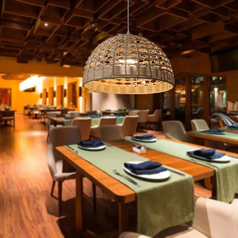 Suspension luminaire en rotin au design naturel pour salle à manger