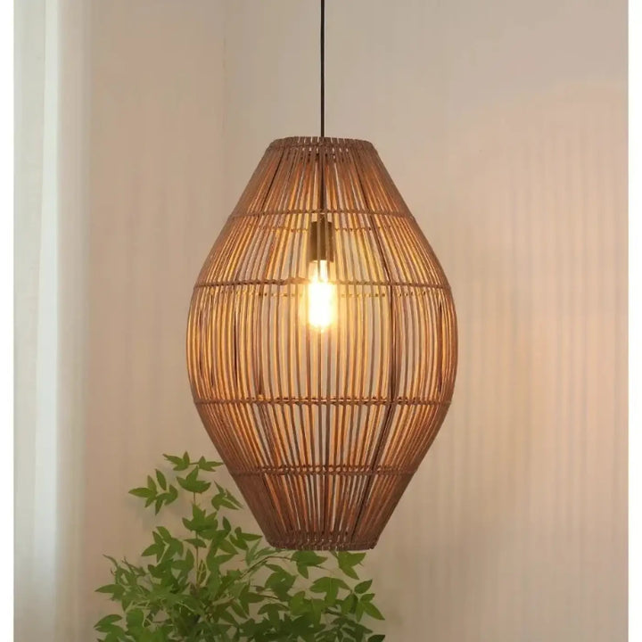 Suspension luminaire tianah en rotin style scandinave avec forme allongée en goutte d eau couleur chaude pour décoration intérieure