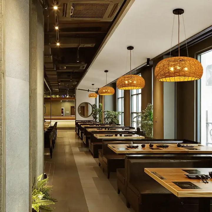 Suspension Luminaire en rotin tressé en forme ovale et zen

