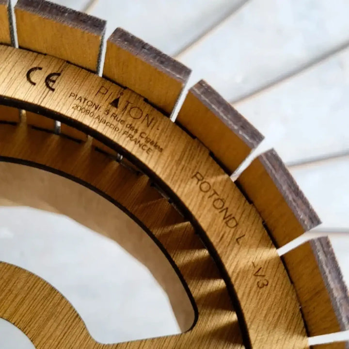 Golden metallic diamond cutting disc with dark brown segmented edges and engraved branding for suspension luminaire Rotond elements nécessaires