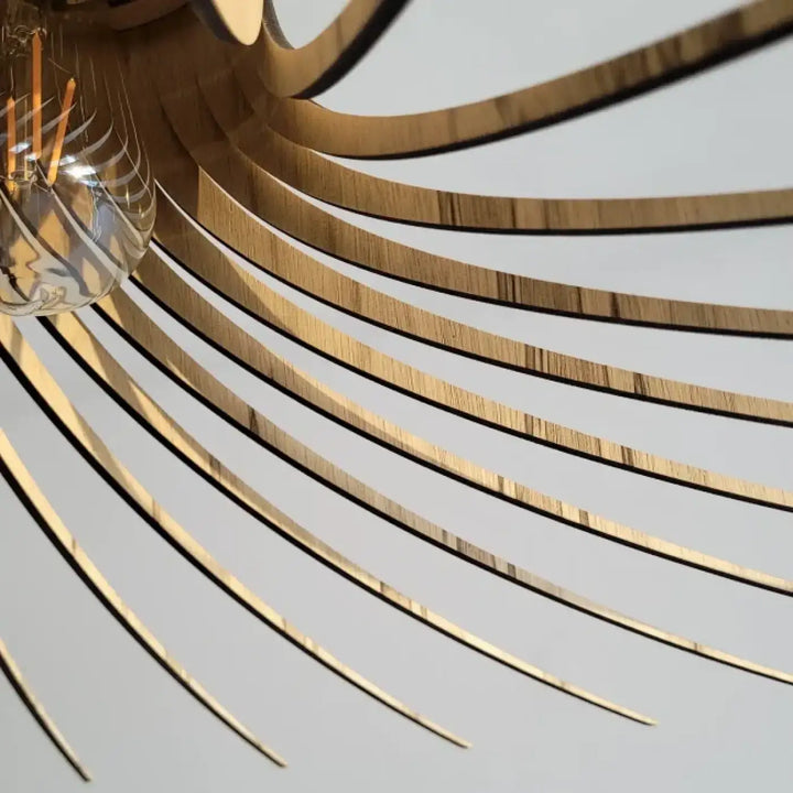 Chandelier suspension rotond ø75cm en bois naturel bouleau fsc avec lames dorées rayonnantes d un point central