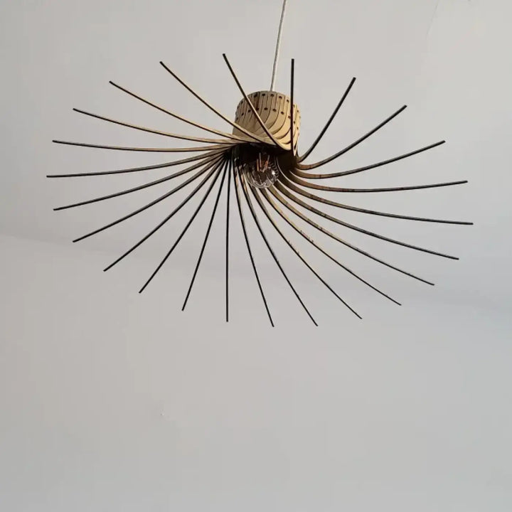 Suspension rotond Ø75cm avec base en bouleau fsc bois naturel et bras métalliques noirs style rayonnant