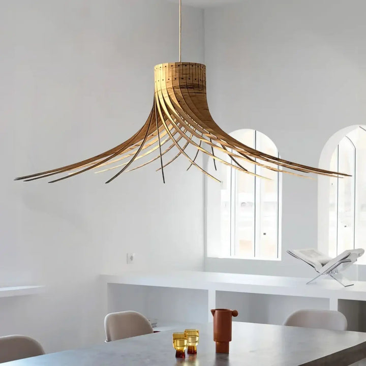 Suspension luminaire rotond en bois naturel avec lattes sculpturales en éventail pour un éclairage moderne