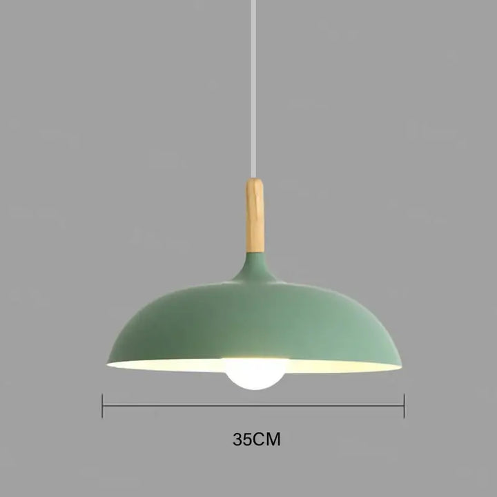 Suspension luminaire scandinave au design épuré avec détail bois


