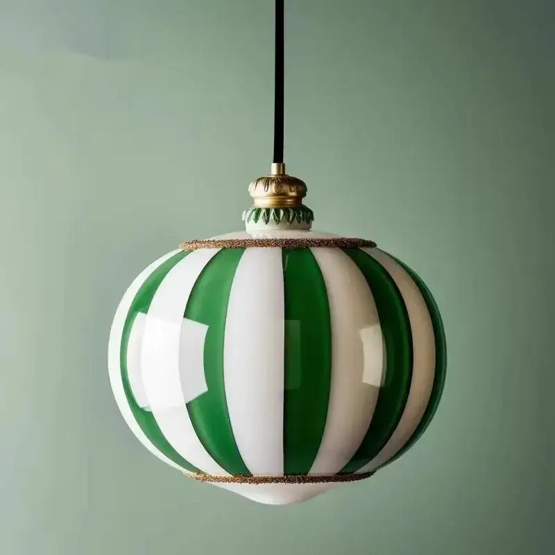 Suspension luminaire sphère en verre rayé vert et blanc élégante