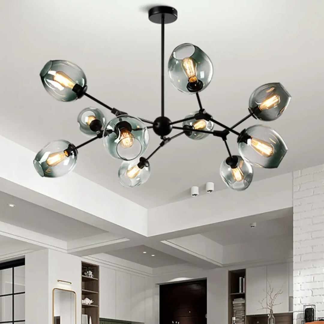 Suspension luminaire alloy en métal noir moderne avec bras articulés vintage et globes de verre dépoli abritant des ampoules filament exposed