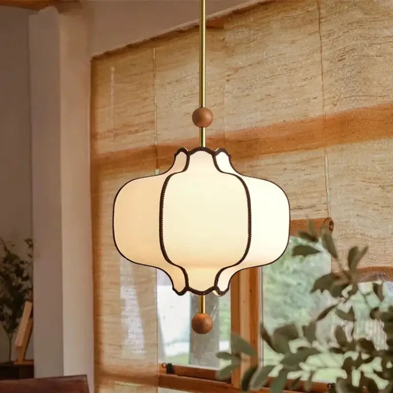 Suspension luminaire en tissu blanc chic et moderne