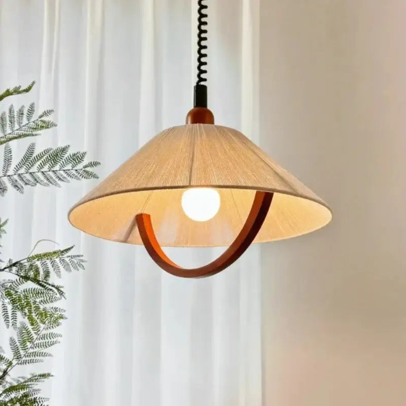 Suspension luminaire tissu avec détail bois courbé naturel