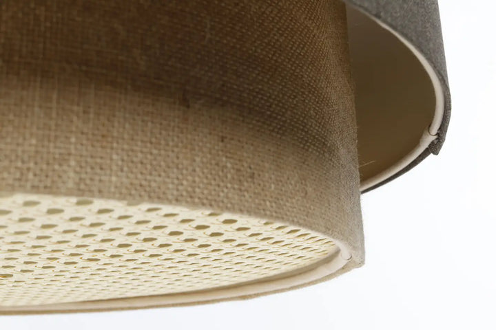 Suspension luminaire duo rattan beige apporte avec abat-jour en tissu graphite et doublure perforée en rotin beige
