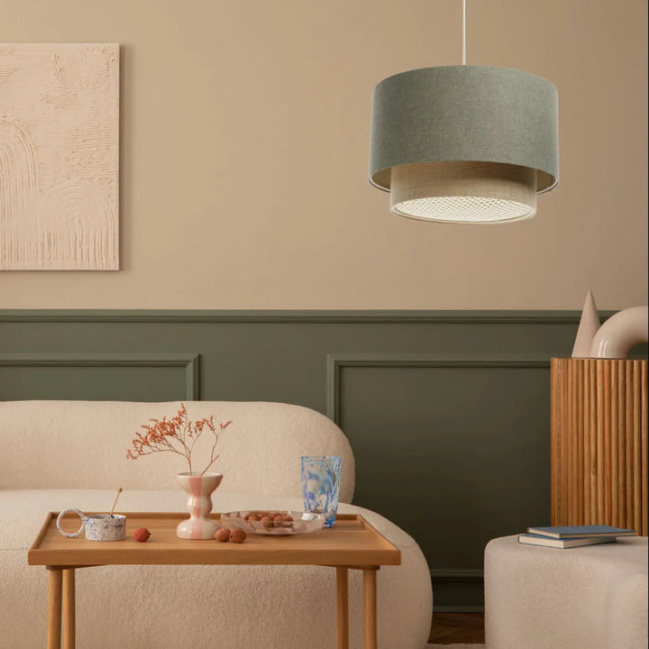 Suspension luminaire duo rattan avec abat-jour en tissu vert gris et anneau intérieur beige, cordon blanc fin
