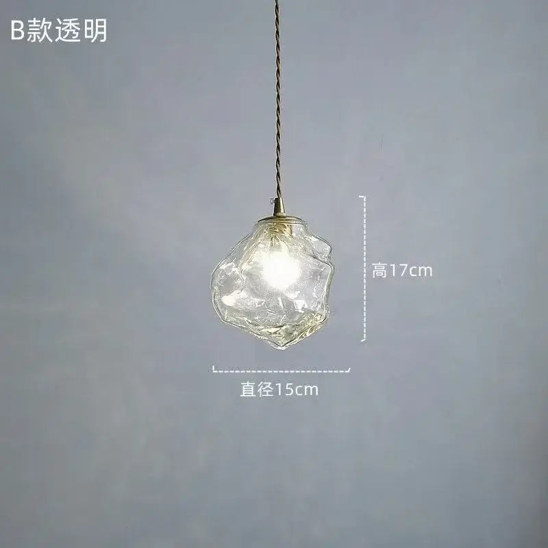 Suspension luminaire en verre ambré texturé et détail bois élégant