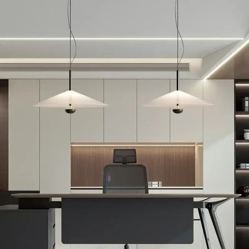 Suspension luminaire en verre blanc design épuré et moderne