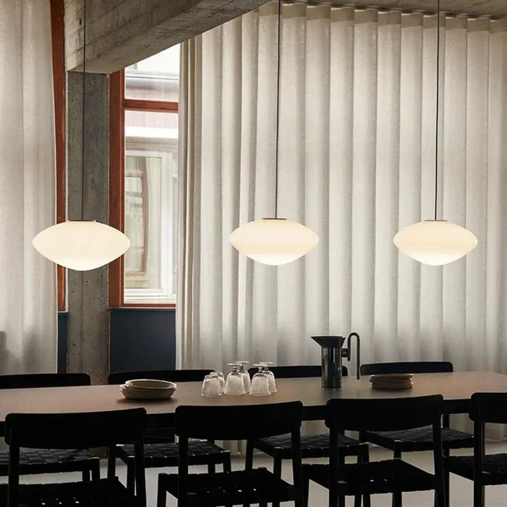 Suspension luminaire en verre opale au design contemporain blanc
