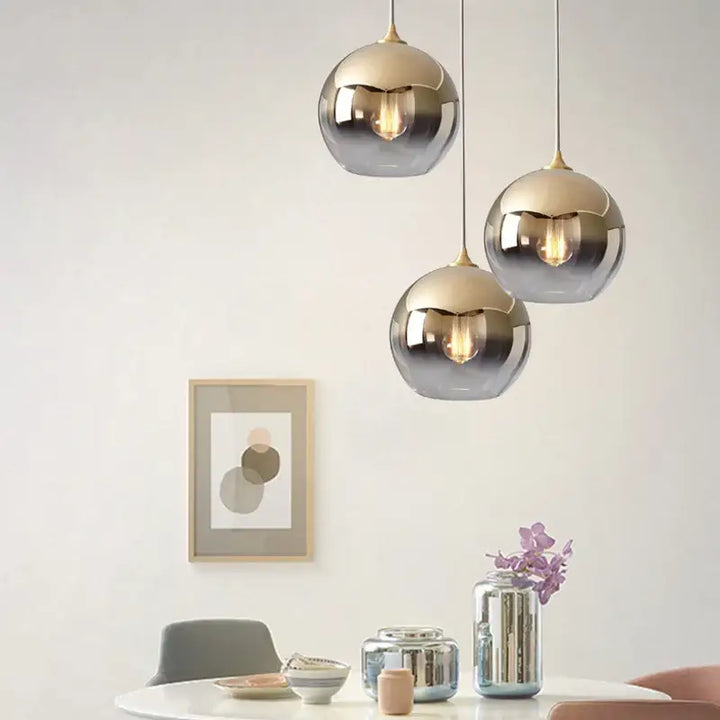 Suspension luminaire en verre rond teinté en doré, argent ou rose gold

