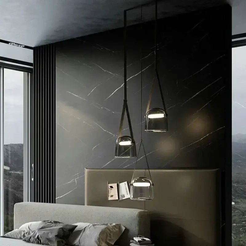 Suspension luminaire en verre teinté gris et à câble noir et original

