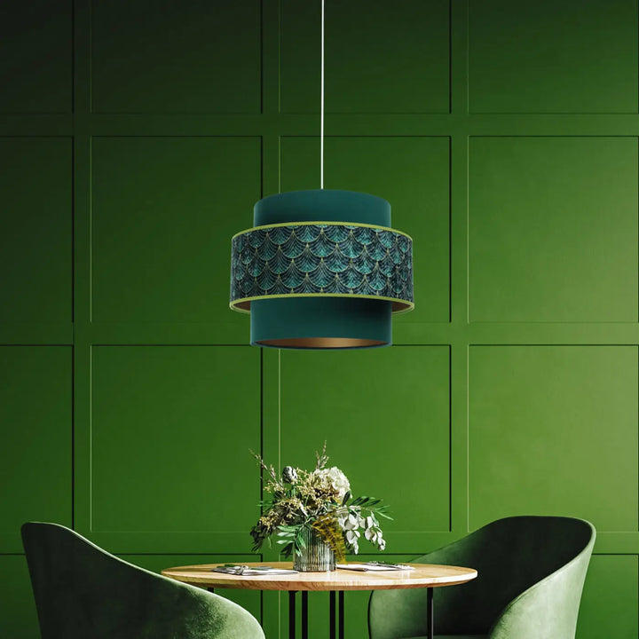 Suspension luminaire doblo verte et dorée à étages avec motif festonné style art déco pour décoration intérieure
