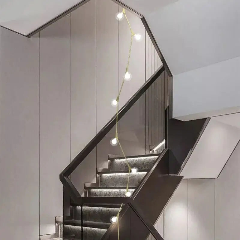 Suspension luminaire verticale en boules opales et laiton