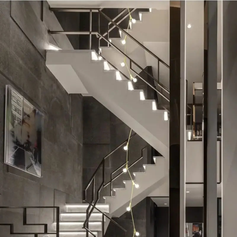 Suspension luminaire verticale en boules opales et laiton