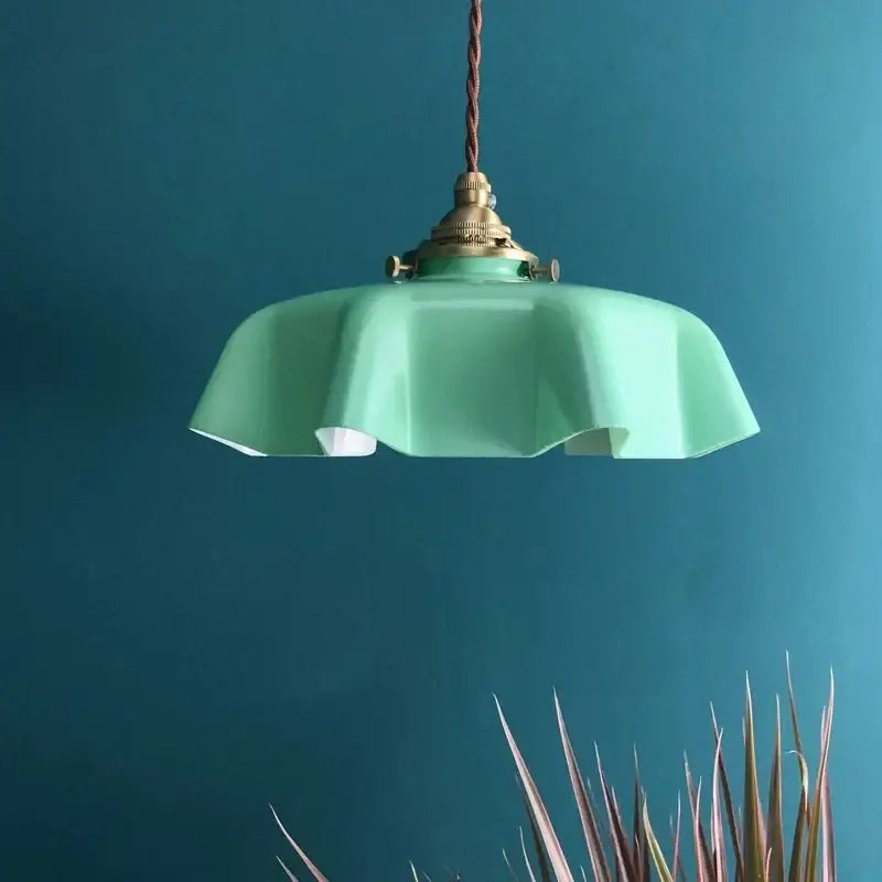 Suspension luminaire vintage blanche avec finition laiton