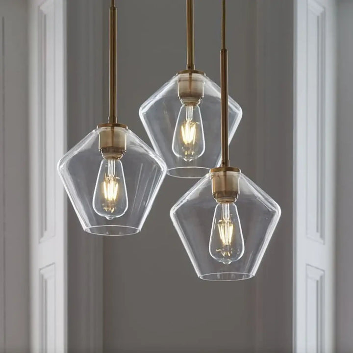 Suspension luminaire glazia avec verre transparent et métal doré en verre géométrique et ampoules à filament visible
