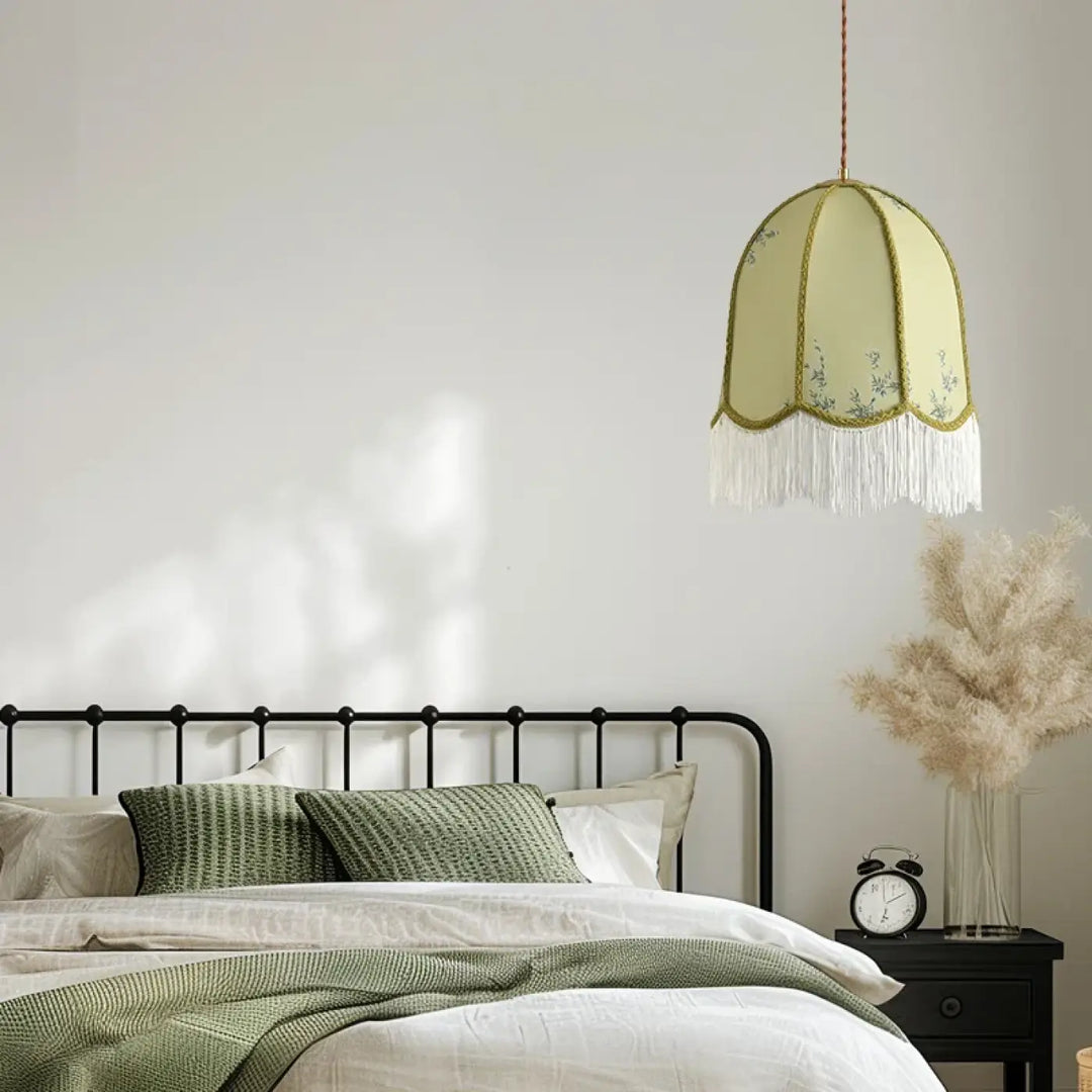 Suspension luminaire vintage floral avec des franges élégantes