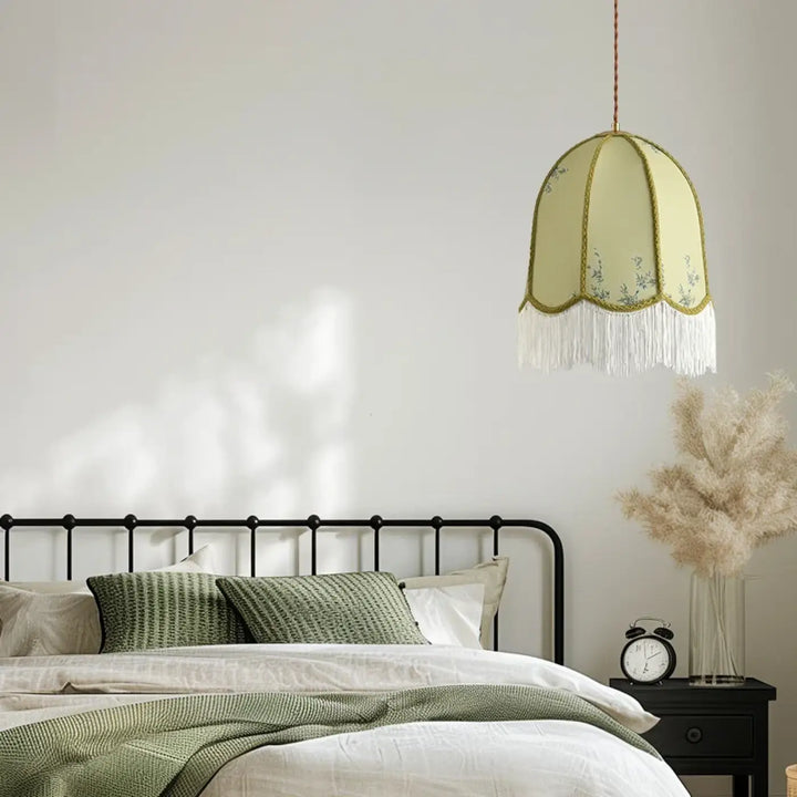 Suspension luminaire vintage floral avec des franges élégantes