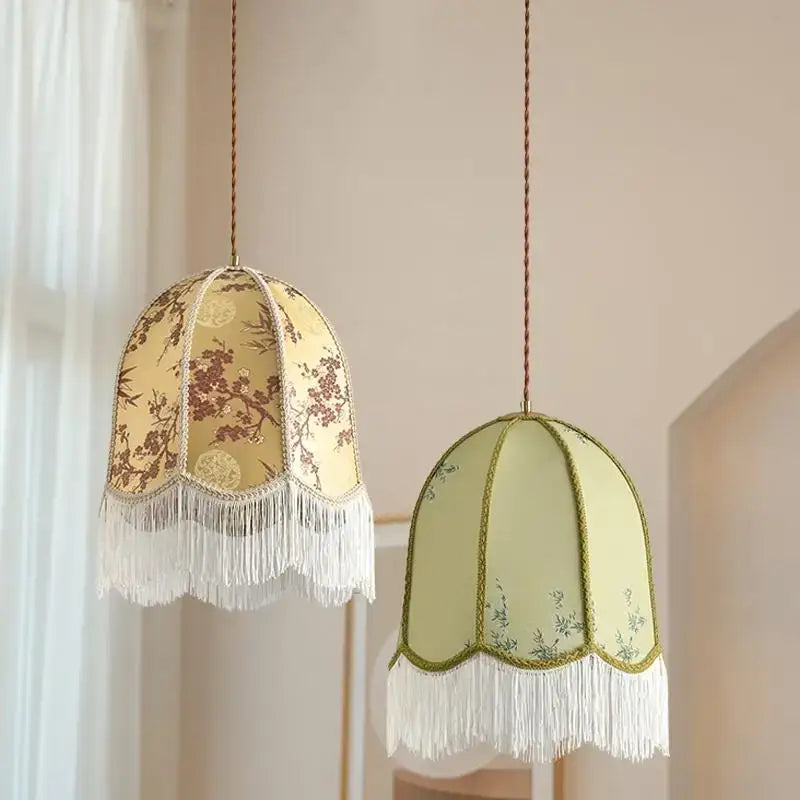 Suspension luminaire vintage floral avec des franges élégantes