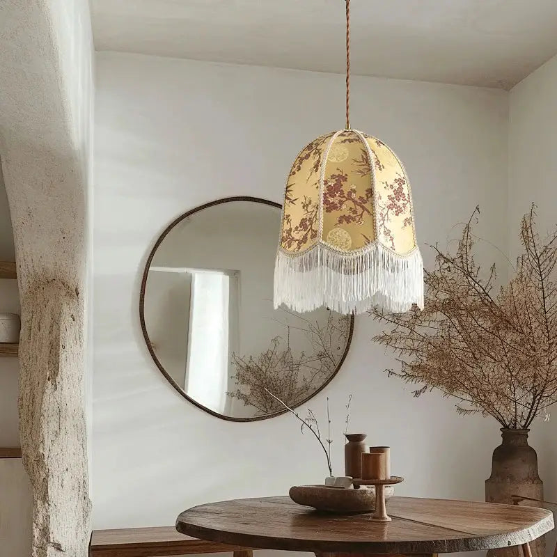 Suspension luminaire vintage floral avec des franges élégantes