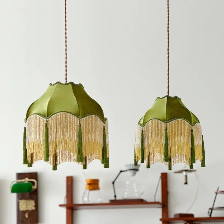 Suspension luminaire au style vintage vert avec franges dorées