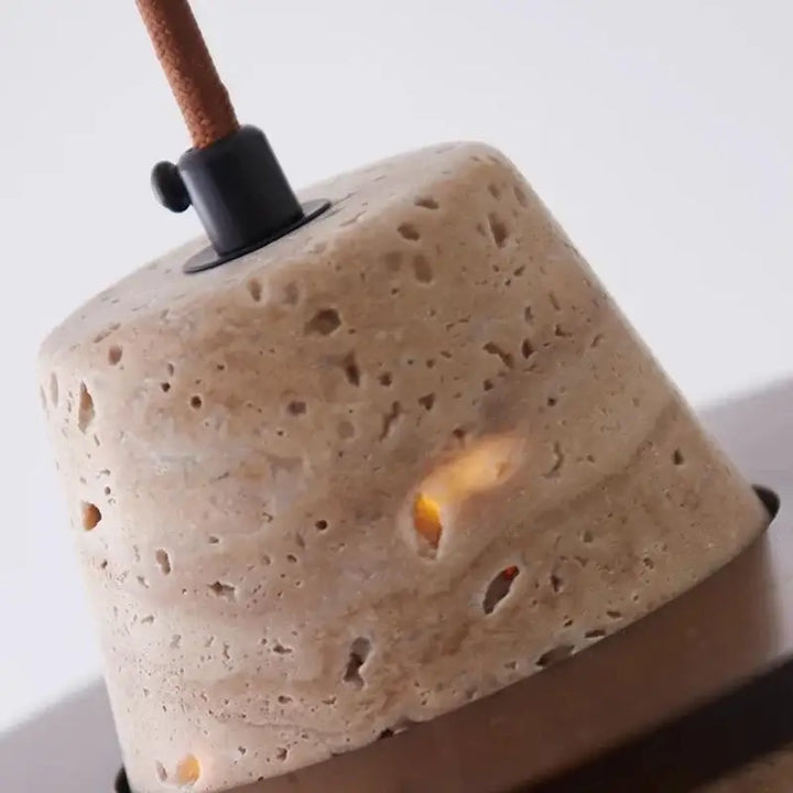 Suspension luminaire de chambre en pierre beige et bois foncé
