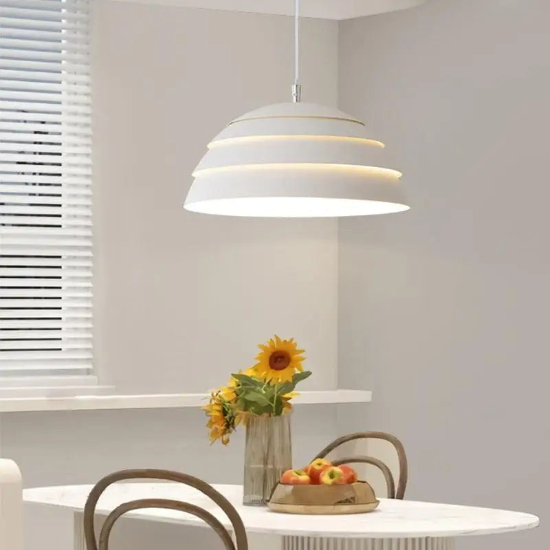 Suspension Minimaliste A Lamelles Superposées