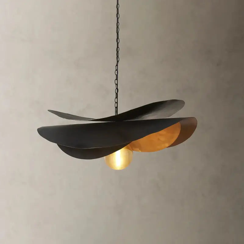 Suspension design artistique noir et doré style raffiné