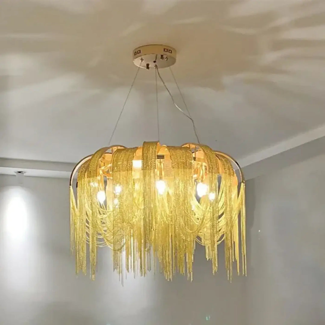Suspension Moderne Dorée À Franges Élégante Et Tendance Style