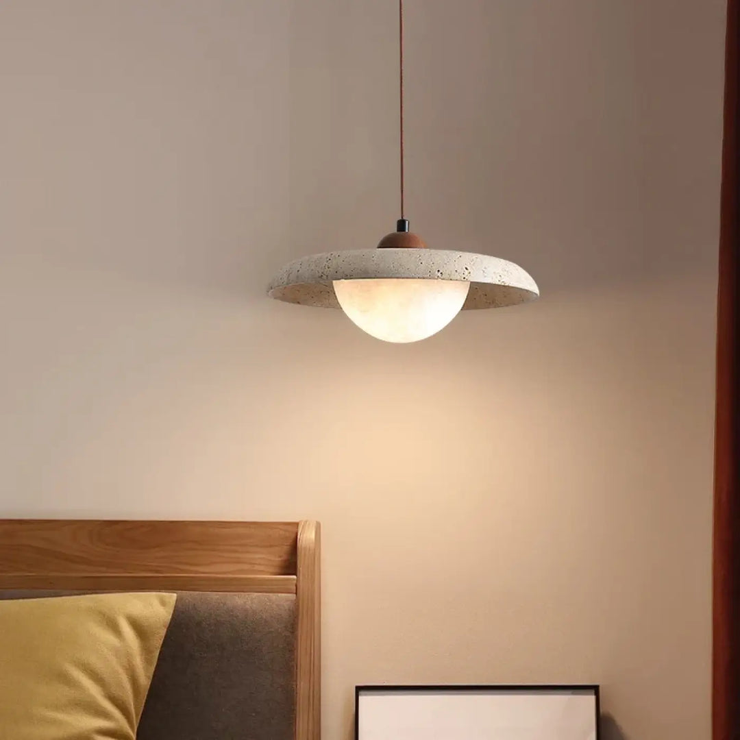Suspension moderne en pierre jaune et verre opalin