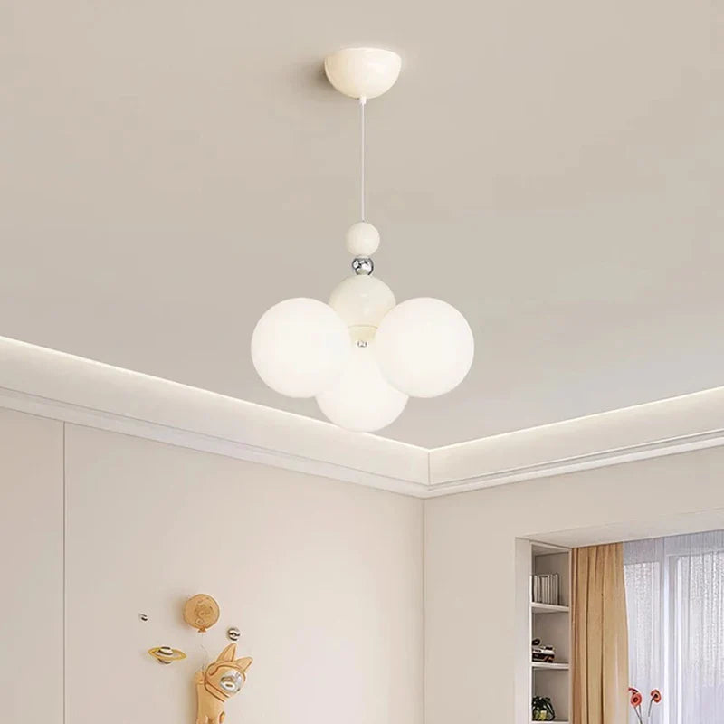Suspension Moderne Trois Globes Blancs Style Ludique Enfantin

