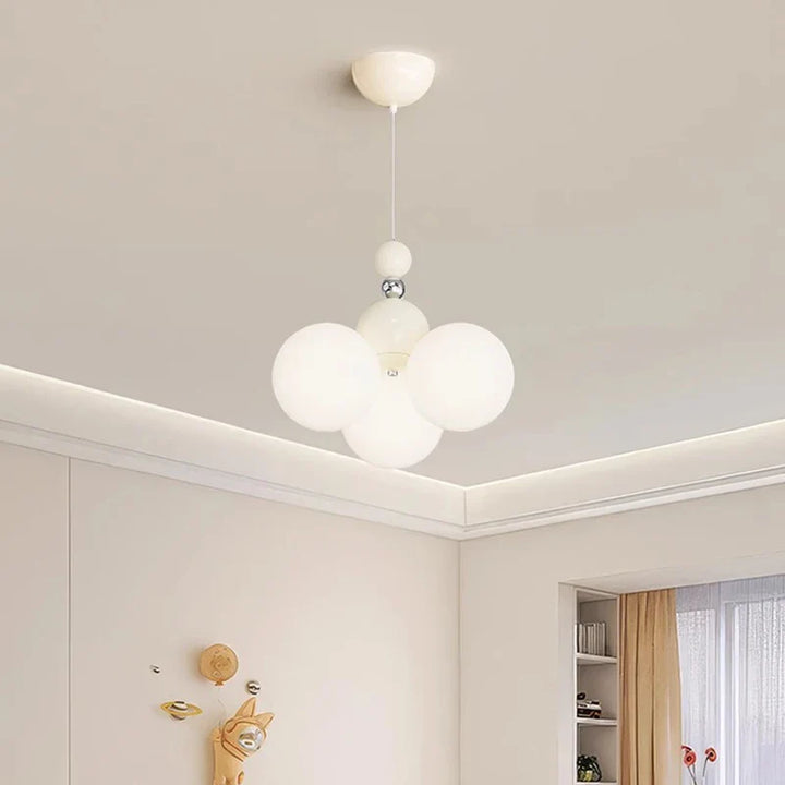 Suspension Moderne Trois Globes Blancs Style Ludique Enfantin

