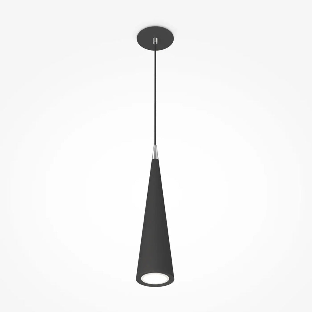 Suspension luminaire neville cône étroit en acier noir avec finition mate et accent argenté au-dessus d’un espace intérieur