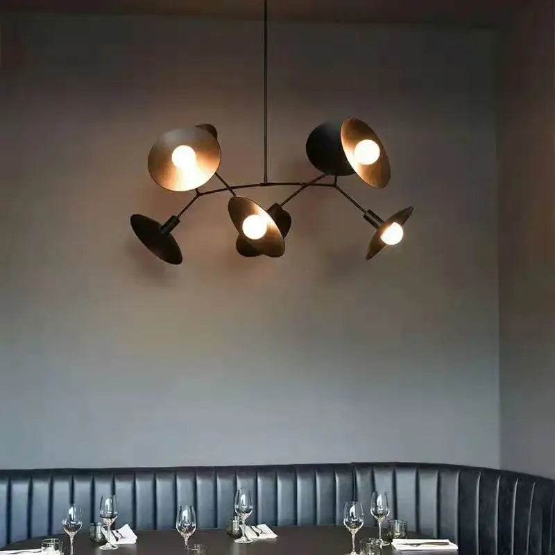 Suspension noire design moderne bras articulés style industriel

