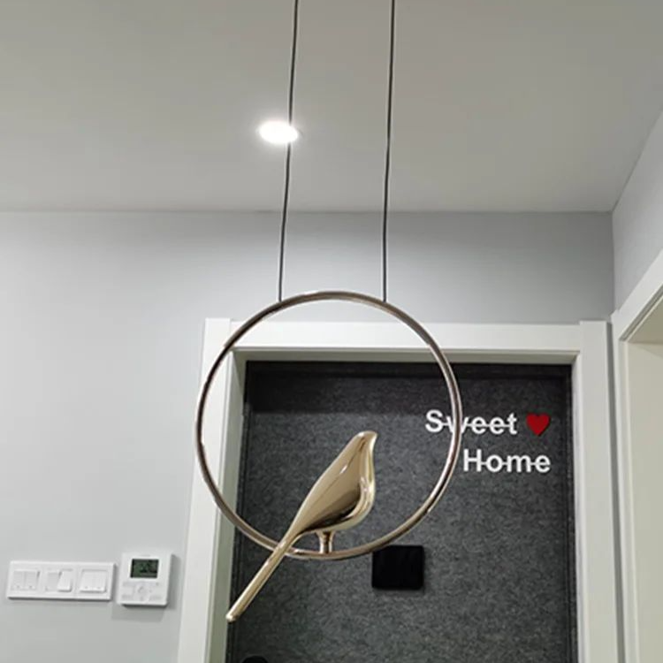 Suspension oiseaux dorés design cercle élégant style moderne poétique